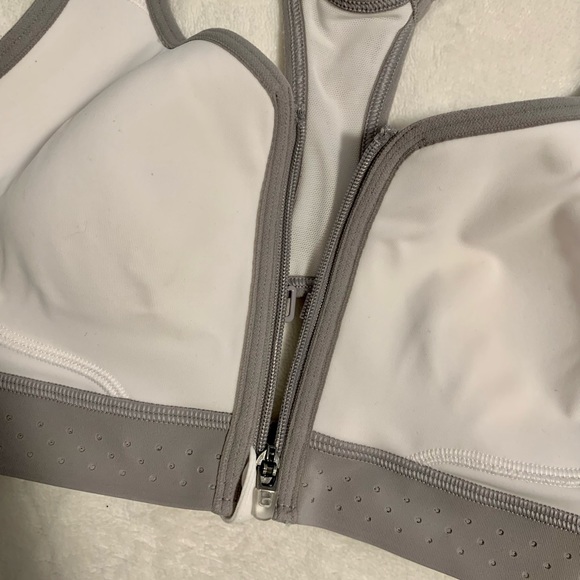 ✨NEW✨ Champion High Support Sports Bra - Picture 3 of 4